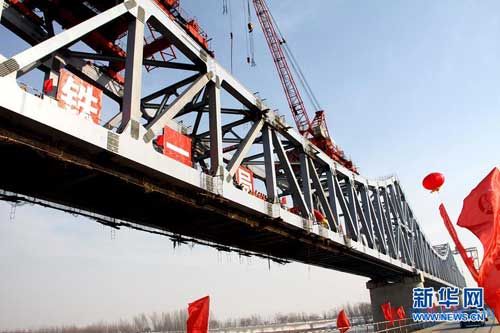 中國中鐵一局承建的黃河入海口最長鐵路鋼結構橋梁勝利合龍